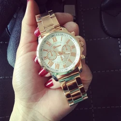 Elegant Women's Alloy Quartz Watch