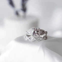 Vintage-Inspired Exquisite Crystal Ring Set